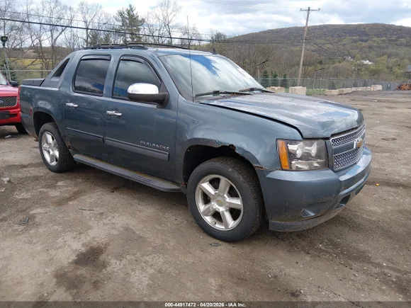 2011 Chevrolet Avalanche LS, VIN 3GNTKEE32BG377636 — Front end