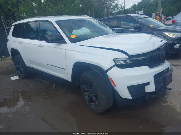 2024 Jeep Grand Cherokee Laredo, VIN 1C4RJKAG9R8548198 — Front end