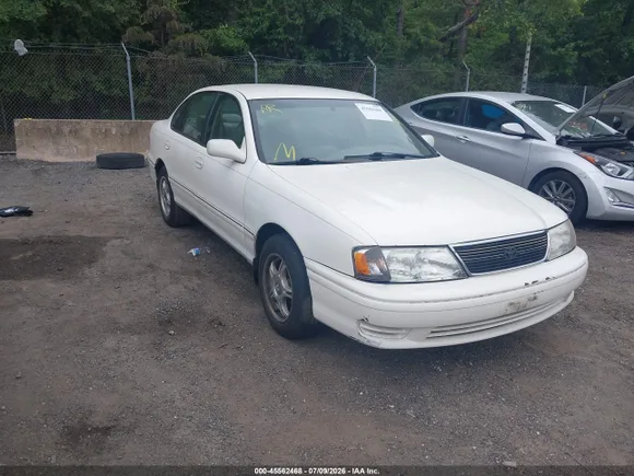 1998 Toyota Avalon XLS, VIN 4T1BF18B9WU282140 — Normal wear