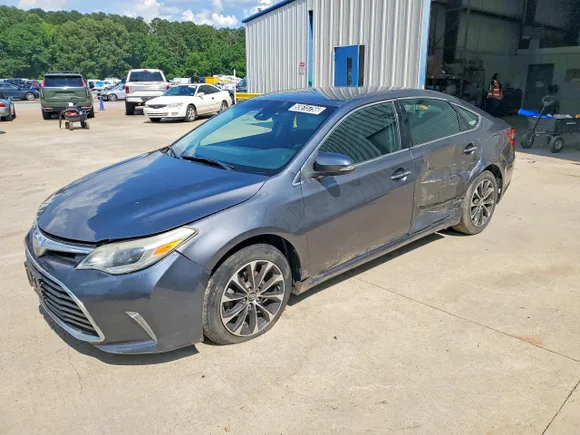 2018 Toyota Avalon XLE, VIN 4T1BK1EB2JU281565 — Side