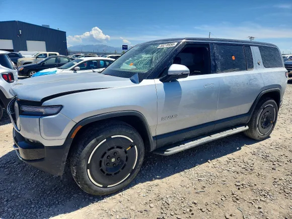 2025 Rivian R1S Adventure, VIN 7PDSGBBA0SN057187 — Front end