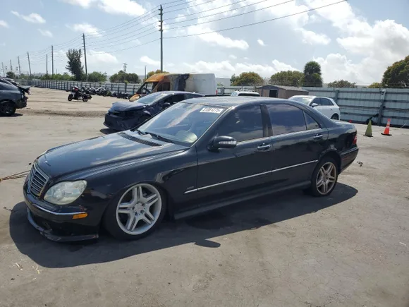 2006 Mercedes-Benz S 500, VIN WDBNG75J16A477632 — Side