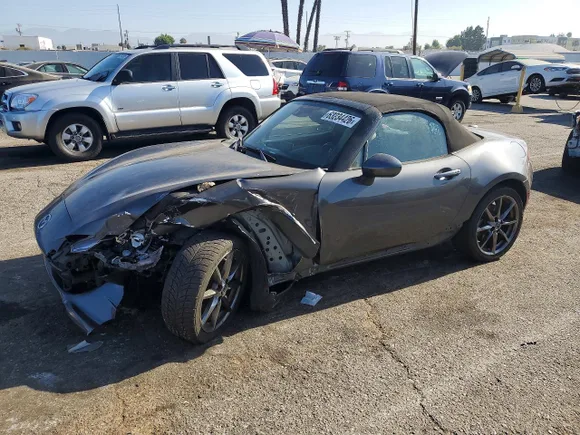 2016 Mazda MX-5 Miata Grand Touring, VIN JM1NDAD72G0101946 — Front end