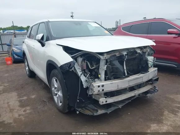2021 Toyota Highlander L, VIN 5TDCZRAH6MS528320 — Front end