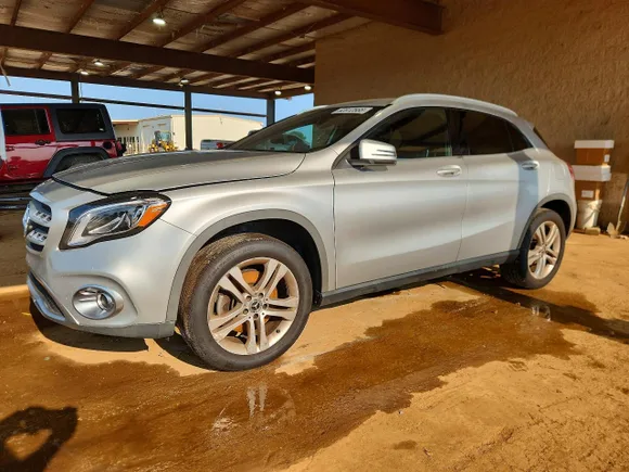 2019 Mercedes-Benz GLA 250, VIN WDCTG4EBXKJ553210 — Minor dents and scratches