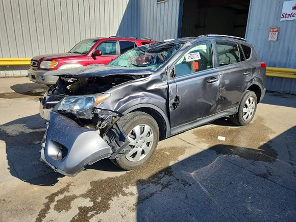 2014 Toyota RAV4 LE, VIN JTMZFREV5EJ003542 — Front end