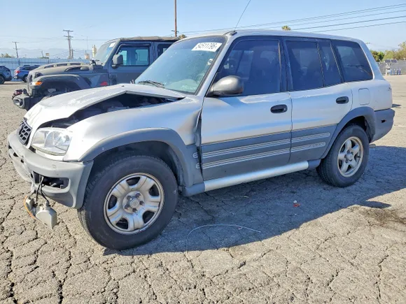 1998 Toyota RAV4, VIN JT3GP10V3W7037592 — Front end