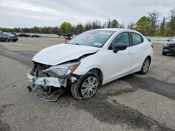 2019 Toyota Yaris L, VIN 3MYDLBYV3KY509224 — Front end
