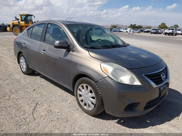 2013 Nissan Versa SV, VIN 3N1CN7AP0DL829522 — Front end