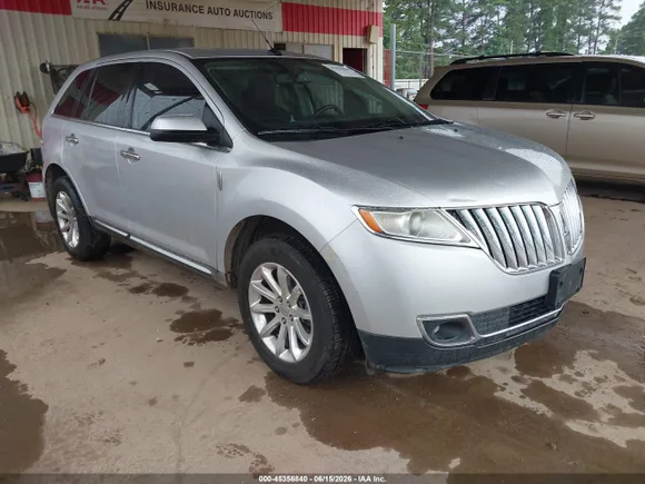 2011 Lincoln MKX, VIN 2LMDJ6JK6BBJ26995 — Rear end