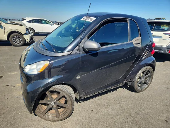 2011 Smart fortwo Pure, VIN WMEEJ3BA8BK492389 — Vandalism