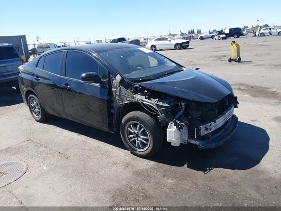 2016 Toyota Prius Four Touring, VIN JTDKARFU4G3512857 — Front end