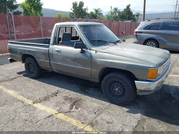 1987 Toyota Pickup, VIN JT4RN50R0H0301769 — Normal wear
