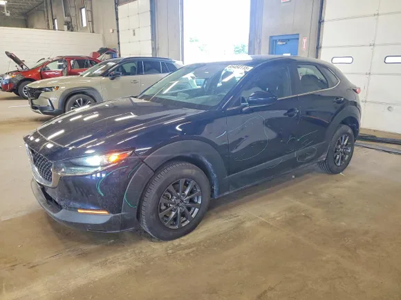 2021 Mazda CX-30 S, VIN 3MVDMBAL8MM252784 — Front end