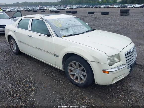 2005 Chrysler 300 C, VIN 2C3JA63H25H502232 — Front end