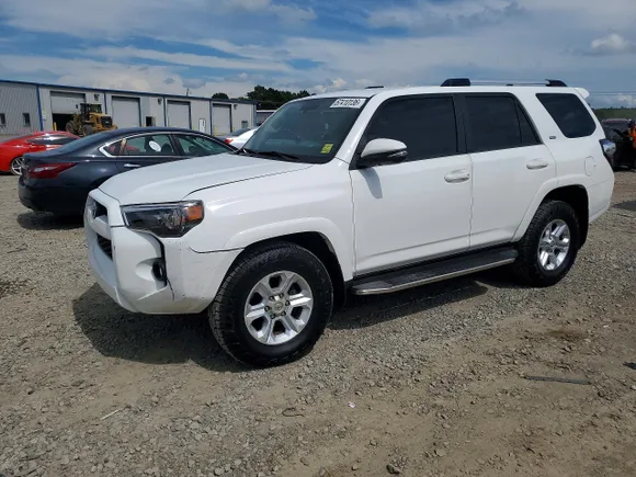 2019 Toyota 4Runner SR5 Premium, VIN JTEZU5JR3K5200426 — Minor dents and scratches