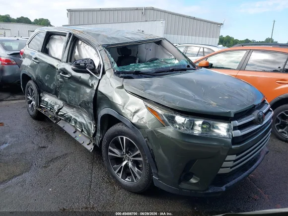 2018 Toyota Highlander LE, VIN 5TDZZRFH8JS274883 — Rollover