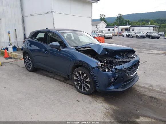 2019 Mazda CX-3 Touring, VIN JM1DKFC72K1453167 — Front end
