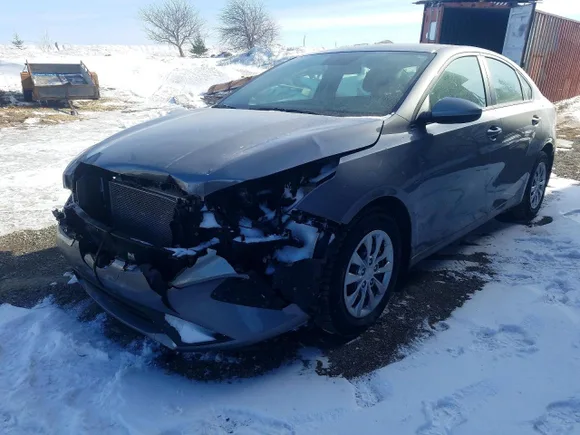 2024 Kia Forte LXS, VIN 3KPF24AD9RE767878 — Front end
