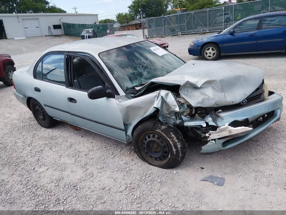 1995 Toyota Corolla DX, VIN 1NXAE09B7SZ327092 — Front end