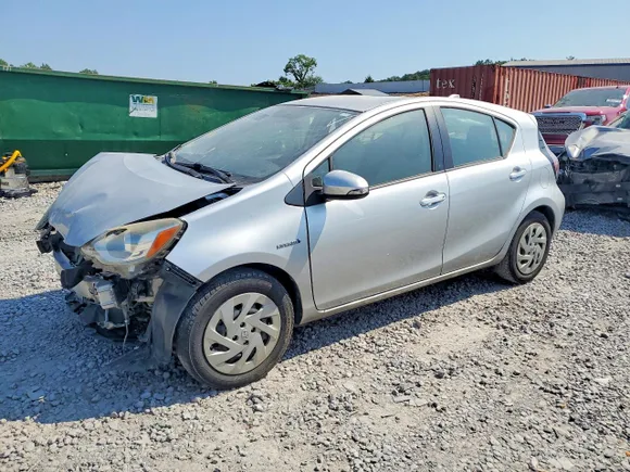 2016 Toyota Prius One, VIN JTDKDTB30G1119466 — Front end