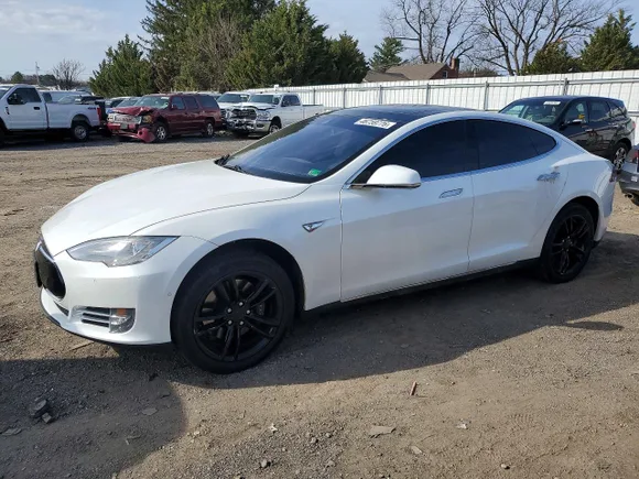 2015 Tesla Model S 85D, VIN 5YJSA1E27FF104176 — Vandalism