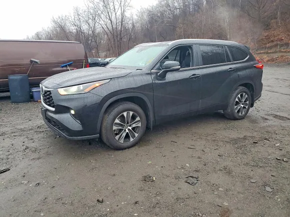2023 Toyota Highlander XLE, VIN 5TDKDRBH6PS510297 — Missing or altered VIN