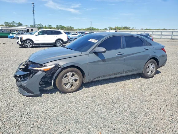 2026 Hyundai Elantra SE, VIN KMHLL4DG3TU104039 — Front end