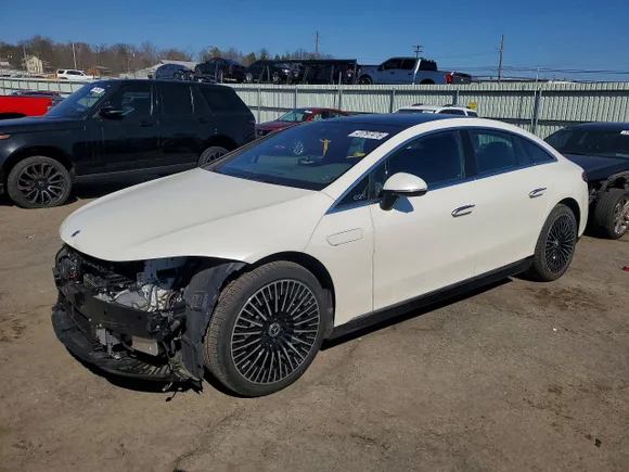 2022 Mercedes-Benz EQS 580, VIN W1KCG4EB5NA018088 — Front end