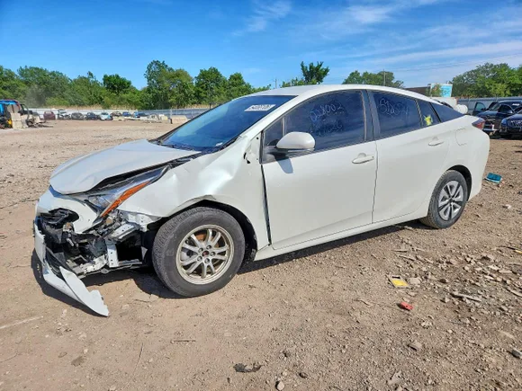 2016 Toyota Prius Two, VIN JTDKBRFU0G3008626 — Front end