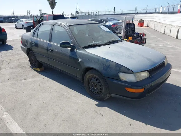 1996 Toyota Corolla DX, VIN 2T1BB02E0TC169537 — Side
