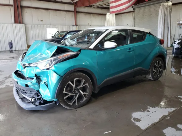 2018 Toyota C-HR XLE, VIN NMTKHMBX9JR028069 — Front end