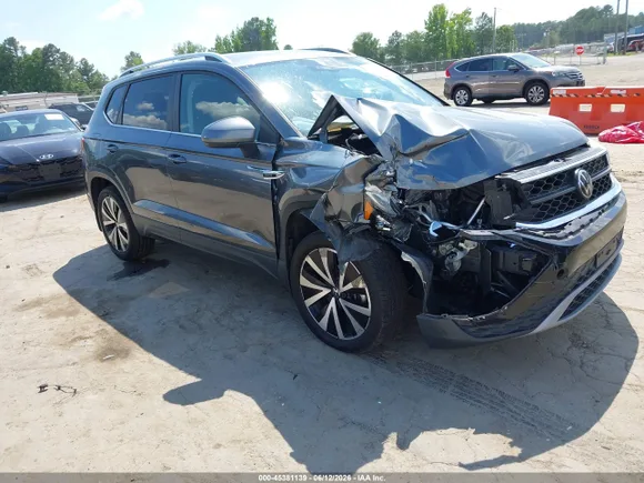 2023 Volkswagen Taos SE, VIN 3VVSX7B28PM336158 — Front end