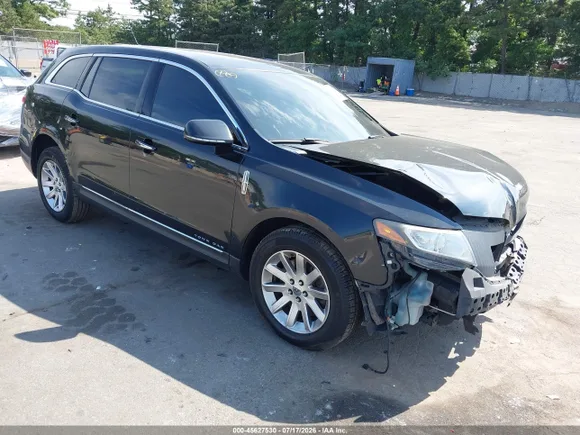 2014 Lincoln MKT, VIN 2LMHJ5NK6EBL51864 — Front end