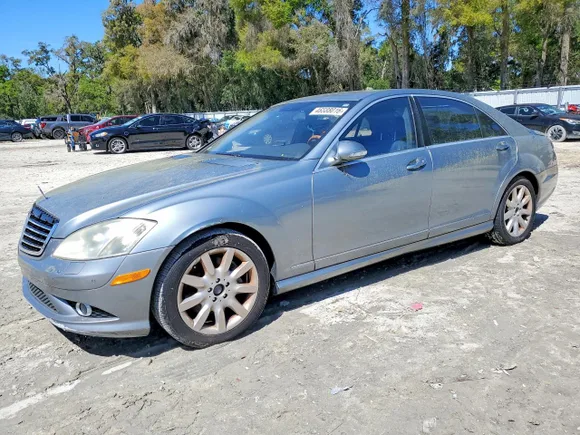 2008 Mercedes-Benz S 550, VIN WDDNG71X48A184389 — Minor dents and scratches