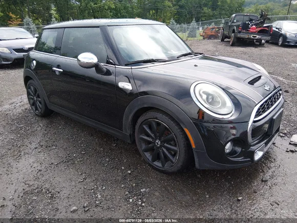 2017 MINI Hardtop Cooper S, VIN WMWXP7C56H3B94151 — Normal wear