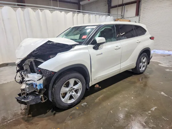 2021 Toyota Highlander Hybrid LE, VIN 5TDBBRCH2MS530093 — Front end