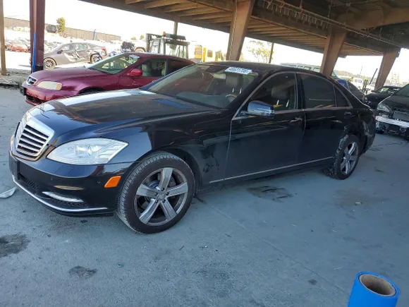 2010 Mercedes-Benz S 550, VIN WDDNG7BB4AA345610 — Side
