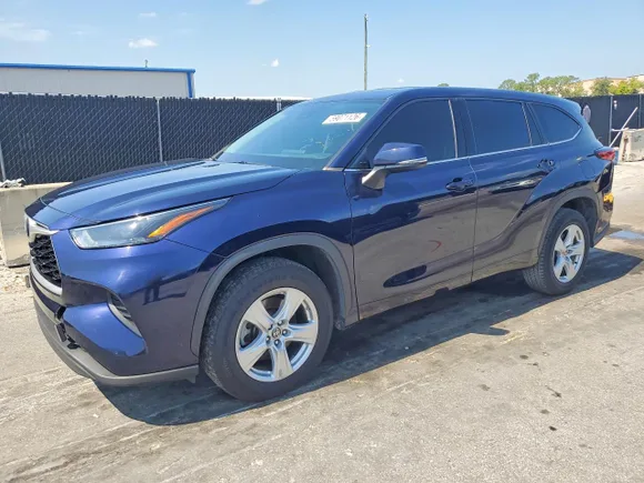 2022 Toyota Highlander L, VIN 5TDCZRAH7NS546164 — Minor dents and scratches