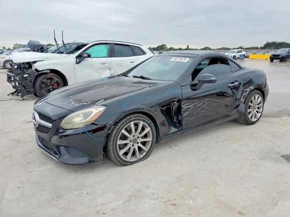 2017 Mercedes-Benz SLC 300, VIN WDDPK3JA8HF140538 — Front end