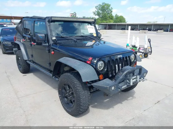 2013 Jeep Wrangler Unlimited Sport, VIN 1C4BJWDG7DL660881 — Front end