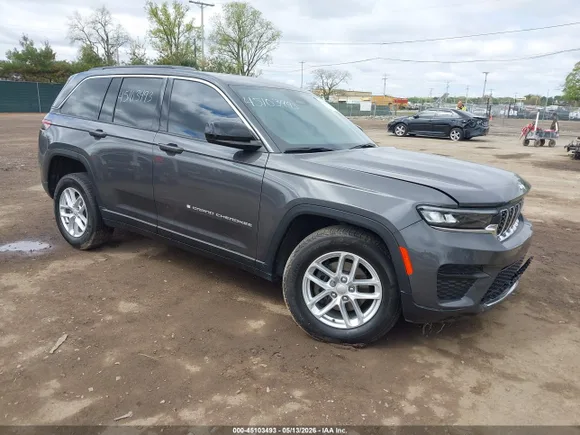 2024 Jeep Grand Cherokee Altitude, VIN 1C4RJHAG3RC177863 — Front end