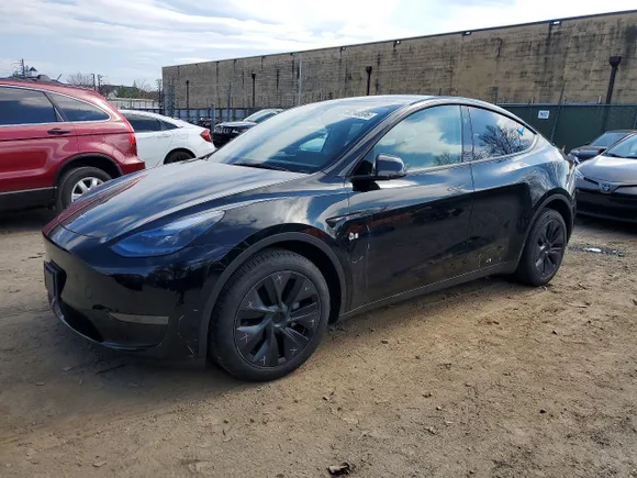 2025 Tesla Model Y Long Range, VIN 7SAYGDED3SA362930 — Vandalism