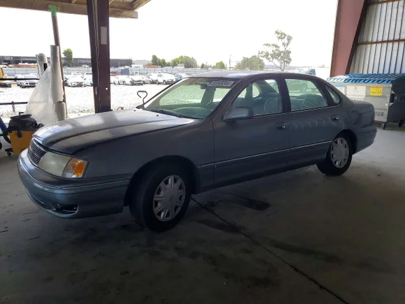 1998 Toyota Avalon XLS, VIN 4T1BF18BXWU237546 — Rear end