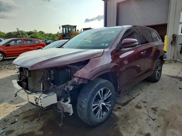 2018 Toyota Highlander LE, VIN 5TDZZRFH9JS247126 — Rear end