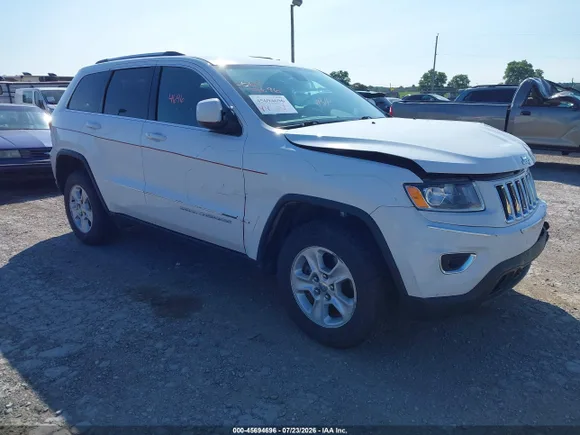2016 Jeep Grand Cherokee Laredo, VIN 1C4RJFAG0GC436004 — Front end