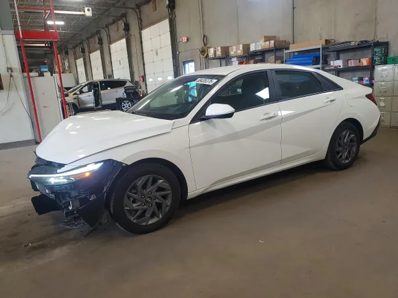 2024 Hyundai Elantra SEL, VIN KMHLM4DG2RU643371 — Front end