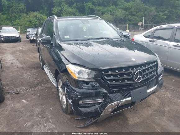 2014 Mercedes-Benz M 350, VIN 4JGDA5HB1EA370663 — Front end