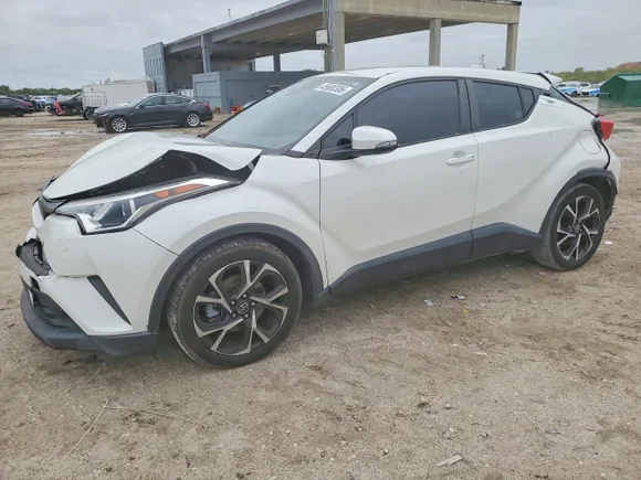 2019 Toyota C-HR Limited, VIN NMTKHMBX8KR092380 — Front end