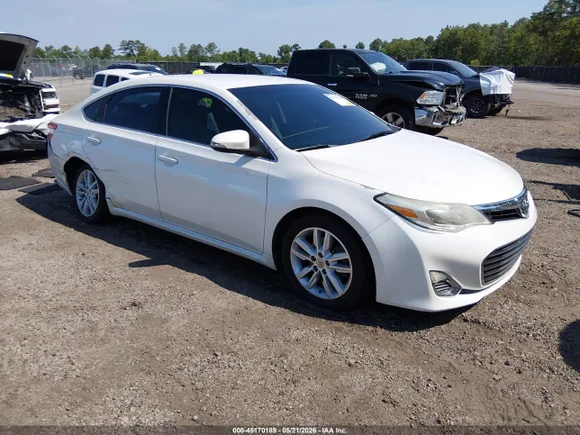 2015 Toyota Avalon XLE Touring, VIN 4T1BK1EB7FU156956 — Front end